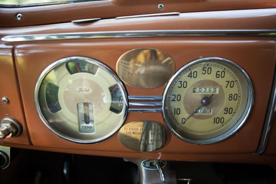  Ford V8 DeLuxe Convertible Sedan 1939 года  (фото 12 из 21)